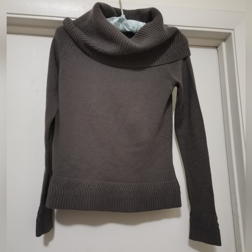 Christopher Fisher 100%cashmere sweater. Size Small.